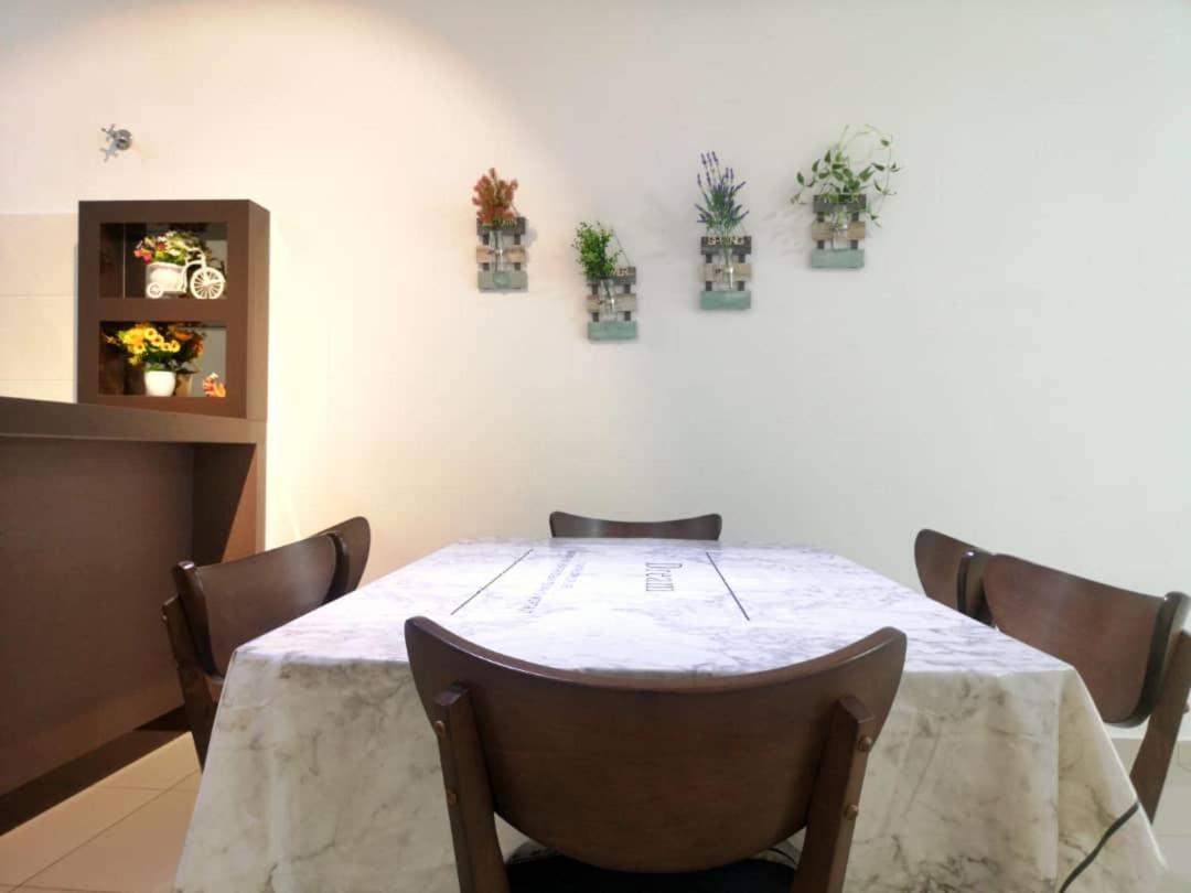 Holiday Homestay Seremban Luaran gambar